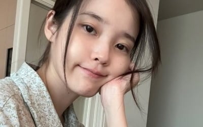 아이유, 전연인 장기하 소환했다…이종석과 결별 후 첫 SNS 보니