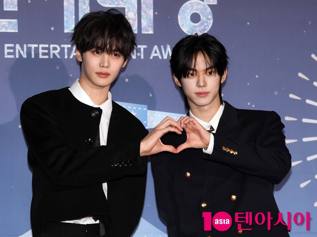 AND2BLE(앤더블) 김규빈과 TWS(투어스) 도훈이 약 1년 5개월간 함께한 '쇼! 음악중심' MC 활동을 마무리한다./사진=텐아시아DB