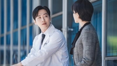 부부 갈등 안 끝났나…남궁민♥이설, 병원서 의미심장 표정 ('결혼의완성')