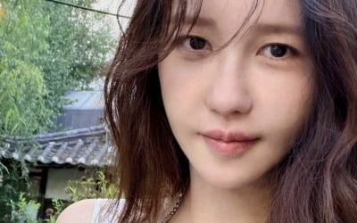 독보적 기럭지에 감탄만…이지아, 47세 안 믿기는 '12등신' 모델 피지컬