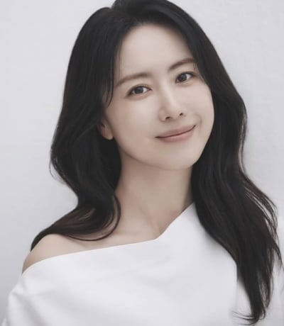 '유준상♥' 홍은희, 드디어 새 프로필 공개했다…두 아들맘 안 믿기는 고혹적인 미모
