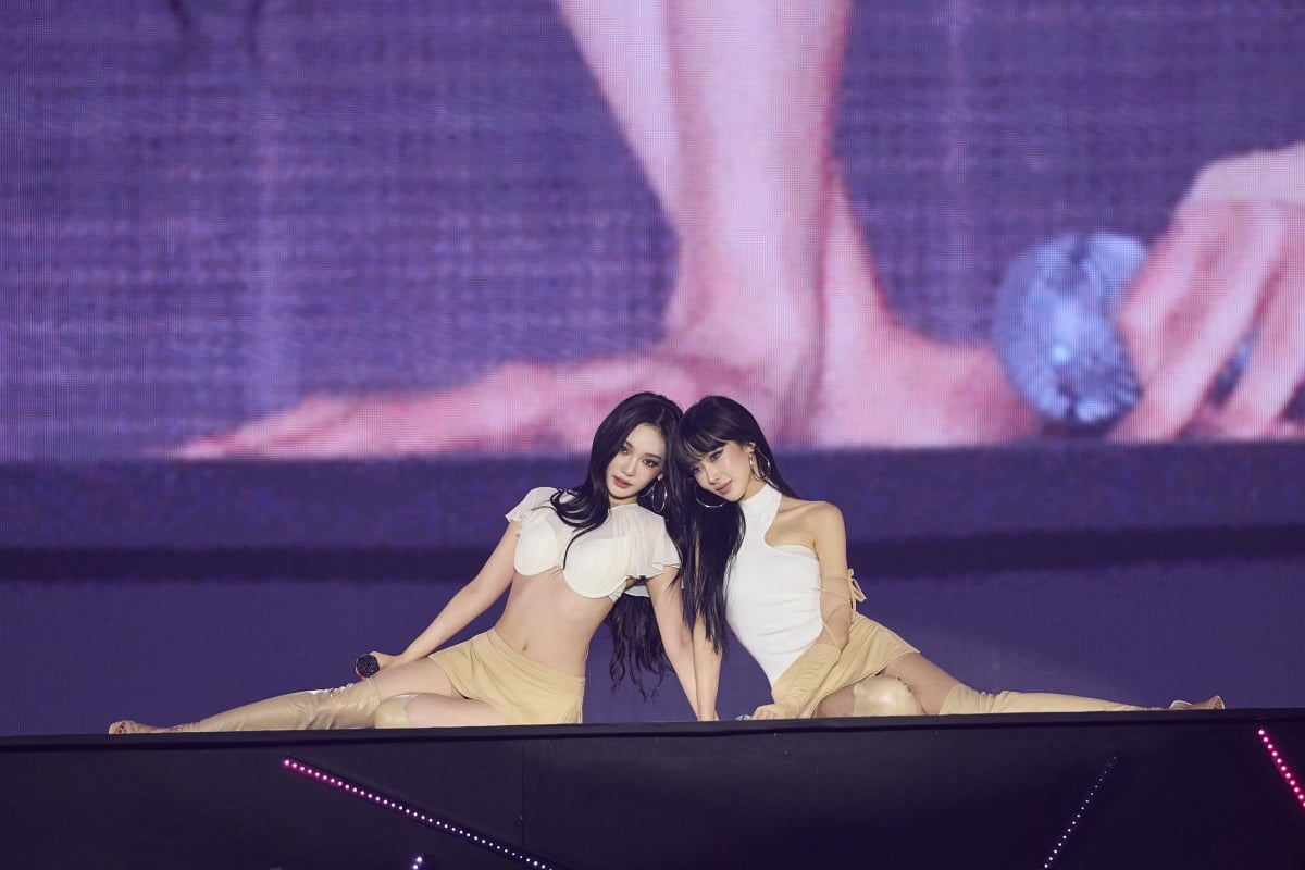 27곡 쉴 틈 없이 몰아쳤다…에스파, 첫 고척돔 꽉 채운 자신감 [TEN뮤직]