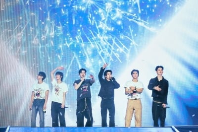 신곡 공개 하루 만에 떼창…엔하이픈, 부산서 '엔진' 풀충전 [종합]