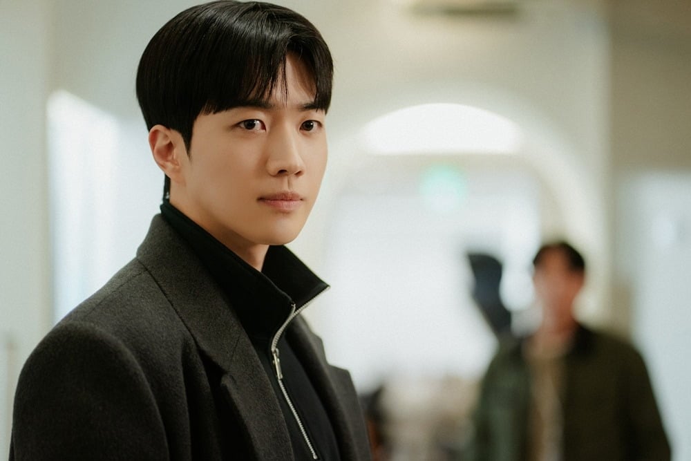 강훈이 자신이 대표로 있는 회사의 신입사원 김혜준에게 해고를 통보한다./사진제공=tvN
