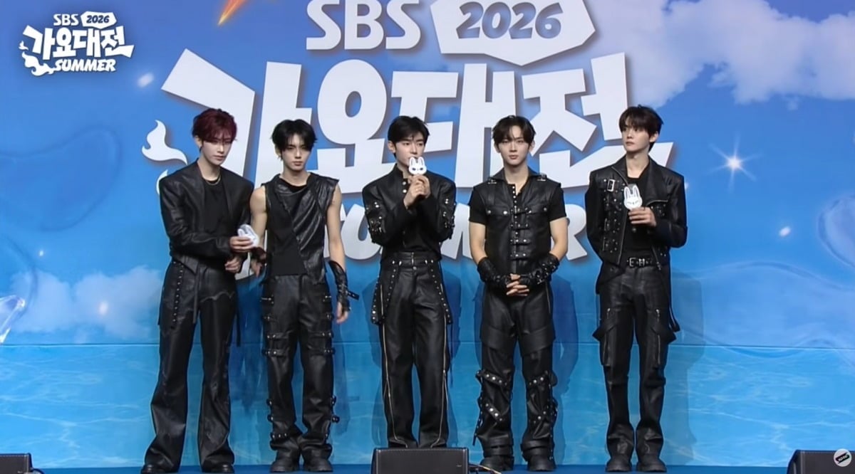 그룹 앤더블(AND2BLE)이 '2026 SBS 가요대전 Summer'에서 신곡과 스페셜 무대를 선보였다./사진=SBS 방송 화면 캡처
