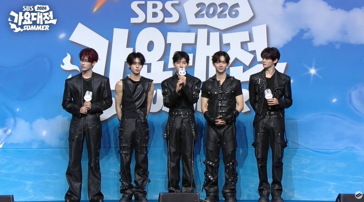 그룹 앤더블(AND2BLE)이 '2026 SBS 가요대전 Summer'에서 신곡과 스페셜 무대를 선보였다./사진=SBS 방송 화면 캡처