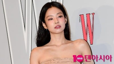 제니, 거침없이 연애관 털어놓더니…"동거 경험 있나" 질문엔 노코멘트
