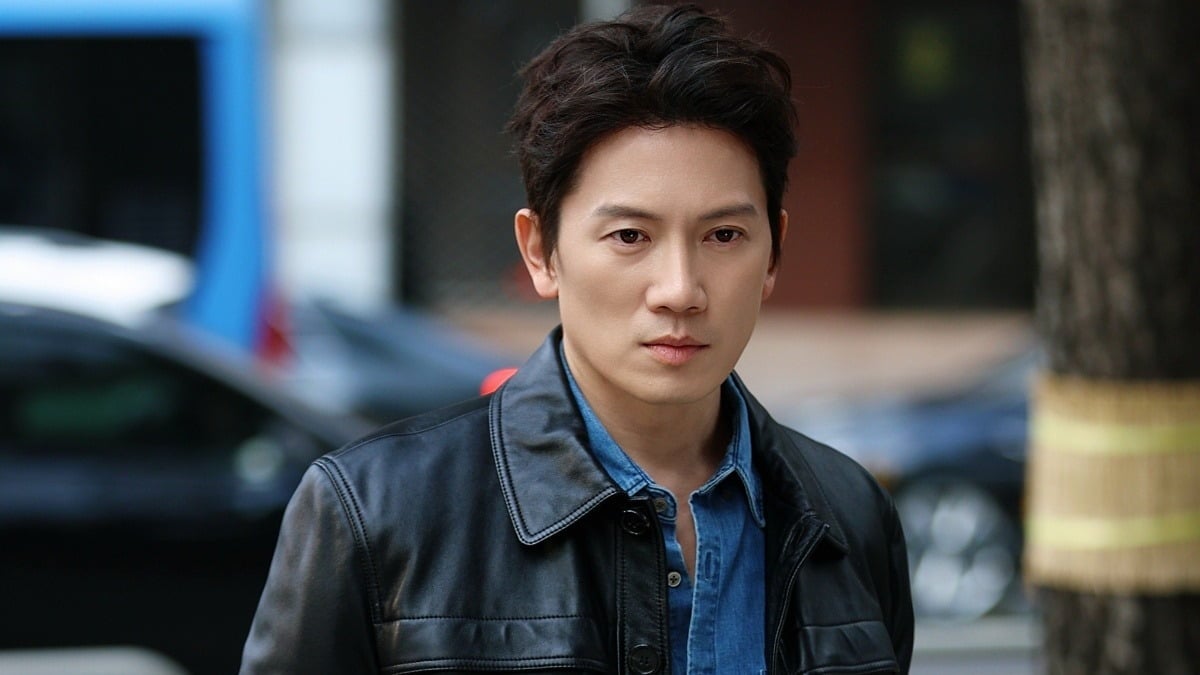 지성의 촬영 현장 스틸컷이 공개됐다. / 사진제공=써패스이엔티