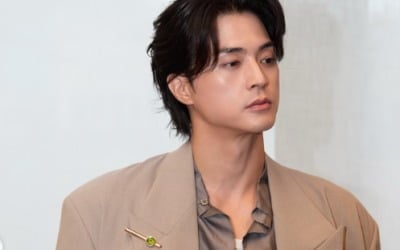 "지금 불륜보다 수트핏이 문제"…김지훈, 소속사 주접 멘트 소환했다