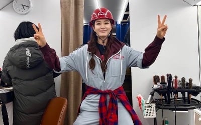 김혜수, 작업복에 안전모까지 썼는데…가려지지 않는 비주얼