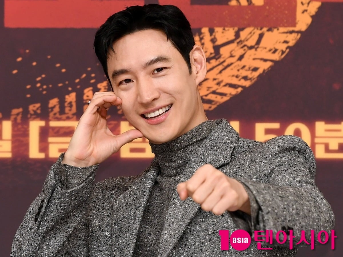 이제훈이 공식 행사에 참석해 포즈를 취하고 있다./사진=텐아시아DB