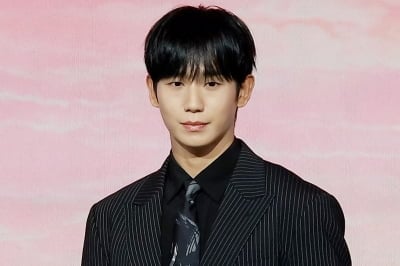 하영 증조부 친일 논란에 결국…정해인도 '광복절 D-1' 인터뷰 "논의 중"