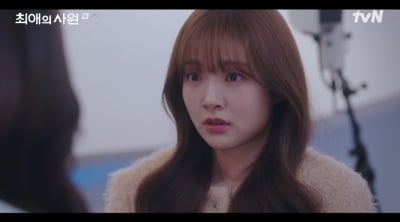 "제가 나갈게요"…갑자기 나타난 신유나에 황급히 자리를 뜬 김혜준 ('최애의 사원')