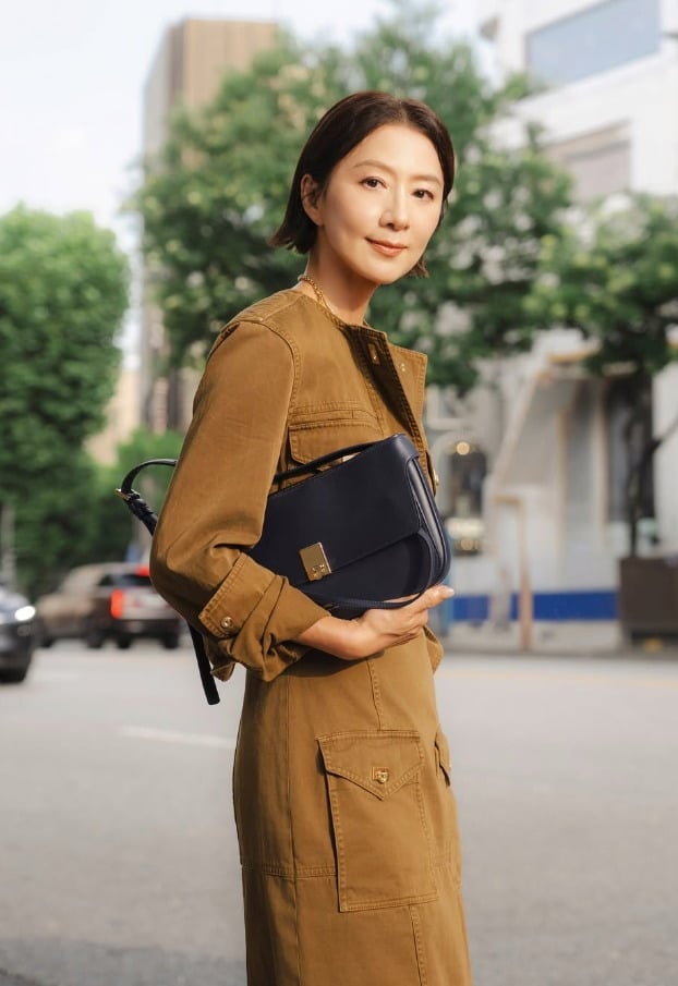 배우 김희애가 근황을 공개했다./ 사진=SNS