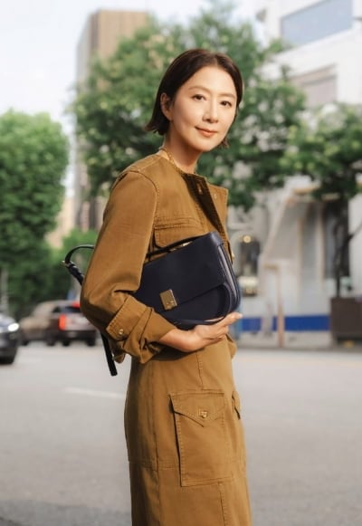 59세에도 이 얼굴이라니…김희애, 달라진 분위기에 '깜짝'