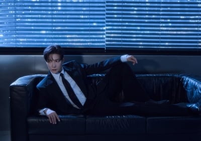 준케이, 정장 입은 도시 남자
