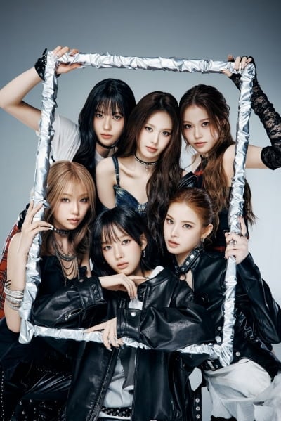 이즈나, LA서 블랙핑크 소환…KCON서 '뚜두뚜두'