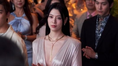 김혜수·신세경 잇는 '타짜' 여캐, 일본인이었다…꼿꼿하게 세운 허리
