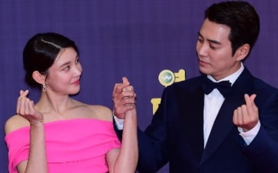 차예련 "♥주상욱 잘생겨서 고용했다"…물어보는 상인에 남편 자랑 ('차장금')