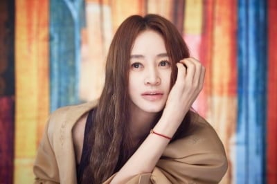 '56세' 김혜수의 시계는 멈추지 않았다…40년 넘게 연기하고도 "늘 부족해" [TEN인터뷰]