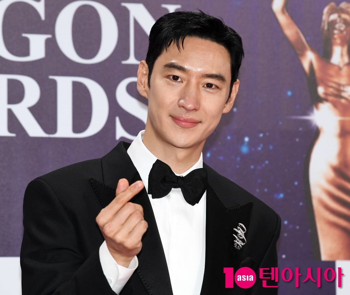 하영의 증조부 친일 행적 논란이 거세지면서 그 여파가 본인을 넘어 동료 배우와 제작진, 이미 촬영 중인 차기작에까지 번지고 있다./ 사진=텐아시아 DB