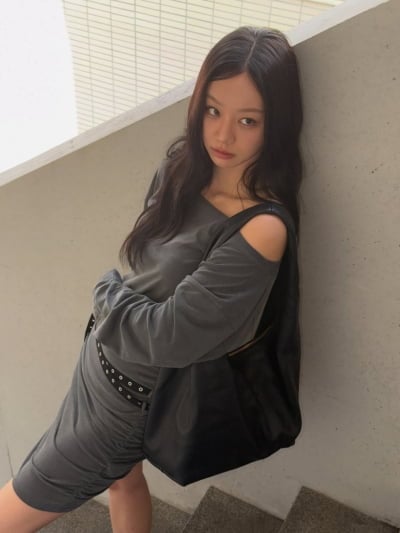 '뱃살 논란' 혜리, 완전한 '뼈말라'로 거듭났다…오프숄더 원피스에 시선 압도