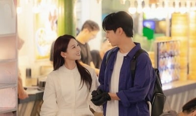 '오싹한' 박은빈♥양세종, 싱가포르서 데이트 만끽…손잡고 길거리 활보