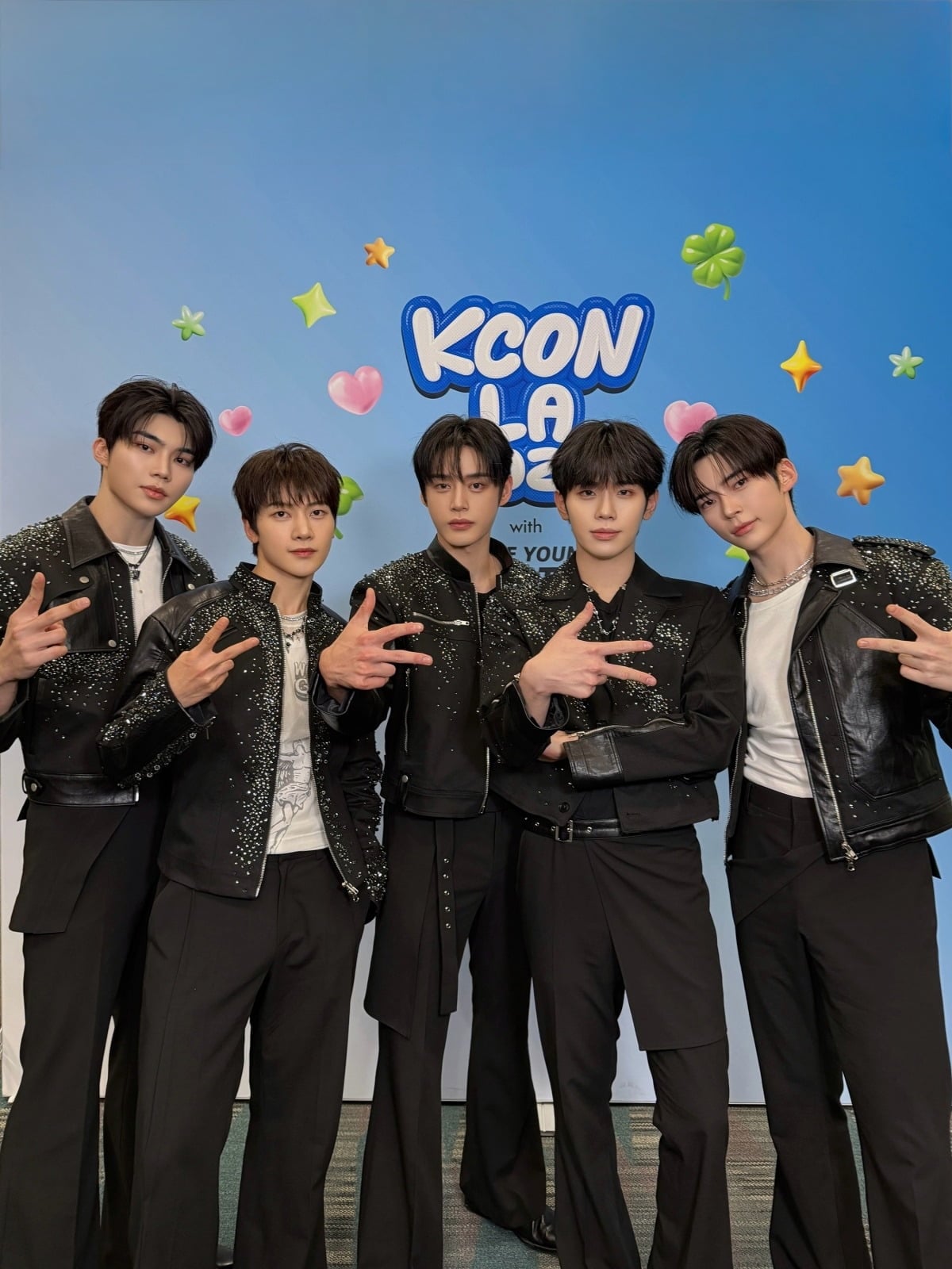 그룹 제로베이스원(ZEROBASEONE)이 5인조 재편 후 처음으로 'KCON' 무대에 올랐다./사진제공='KCON LA 2026' 캡처, 웨이크원