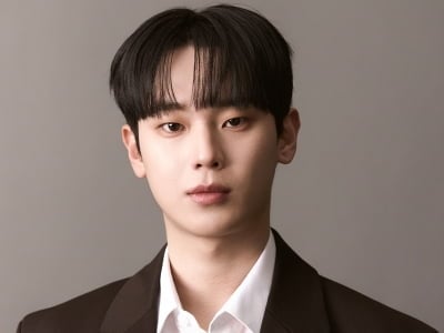 [공식] '시맨틱 에러' 4년 만에 레전드 BL 탄생할까…"날카로운 분위기" 김도민, 전속계약