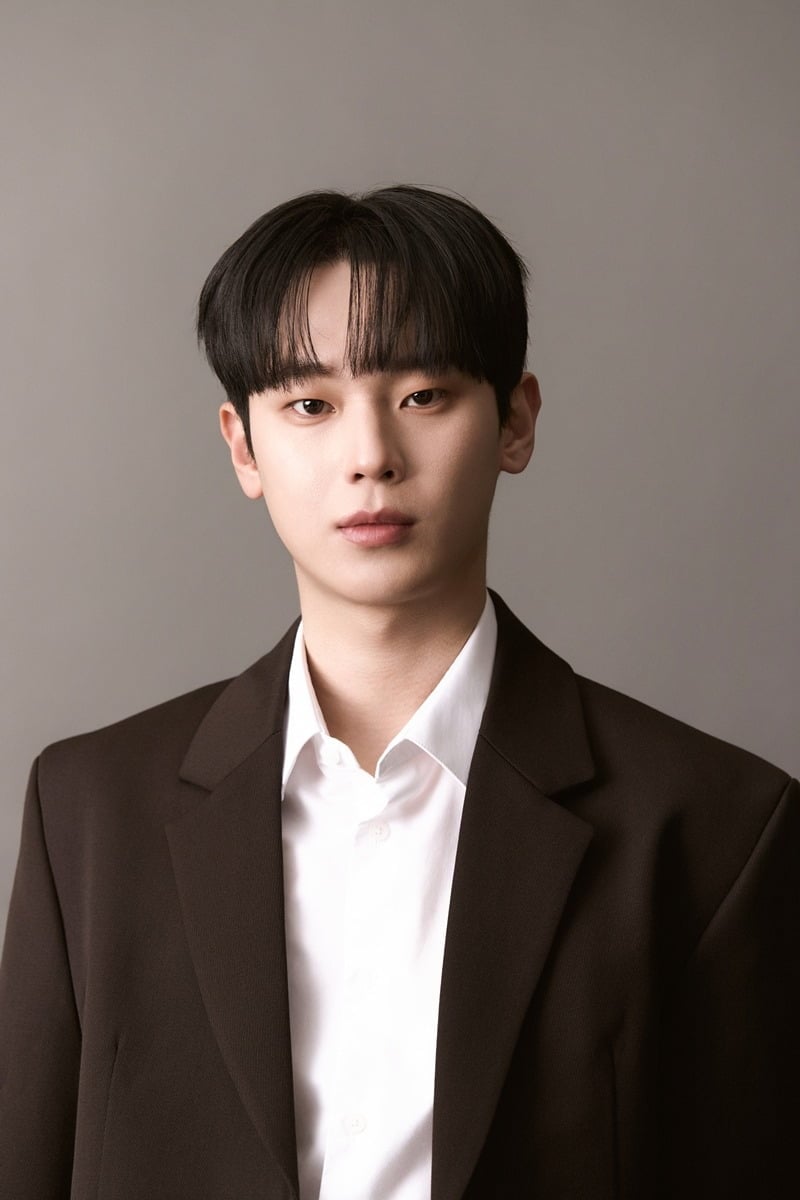 신예 배우 김도민이 BL 드라마 '하절기' 주연 발탁에 이어 새 소속사와 전속계약을 체결하며 활동에 속도를 낸다./사진제공=오크컴퍼니