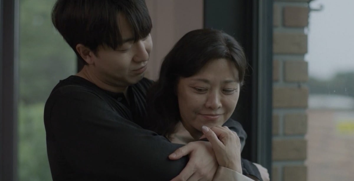 25살 연하 애인을 양아들로 입양한 시어머니의 사연이 공개됐다. /사진제공=채널A