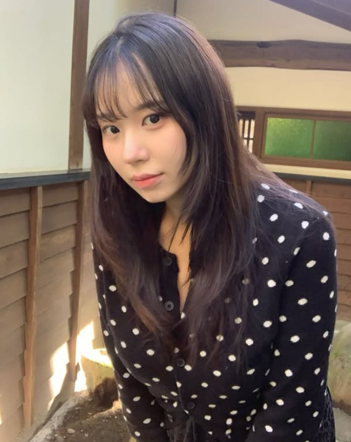 최현석 셰프의 딸이 카메라를 응시하고 있다. / 사진=최연수 SNS