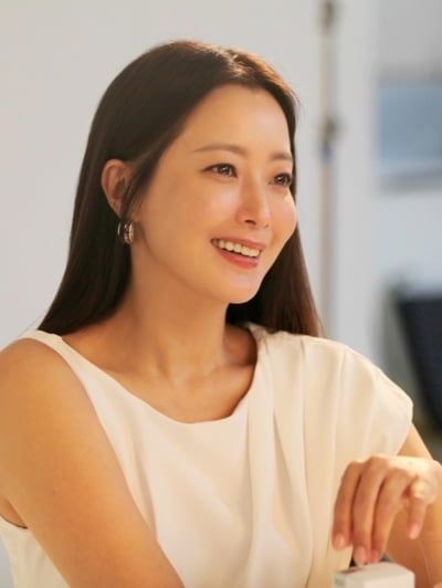 '50세' 김희선, 나이 안 믿기는 역대급 미모…클로즈업도 굴욕 없다