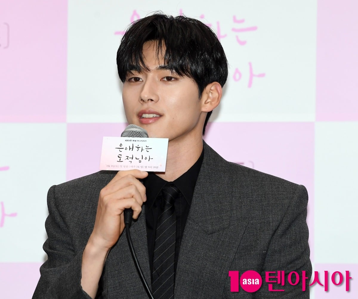 배우 홍민기가 데이트 폭력 의혹에 휩싸인 가운데, 소속사 측이 제기된 폭행 주장을 부인했다./사진=텐아시아DB