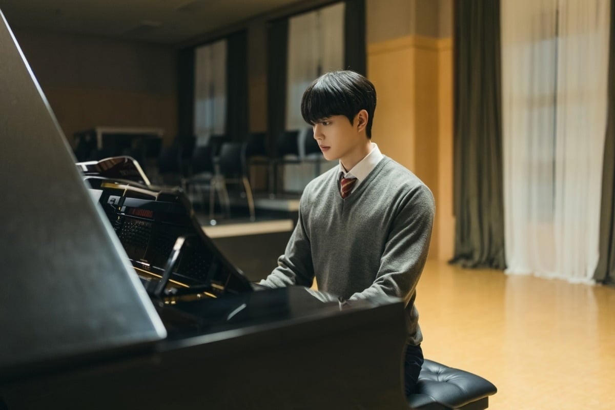 송강이 '포핸즈'에서 피아니스트 강비오를 연기한다. / 사진제공=tvN