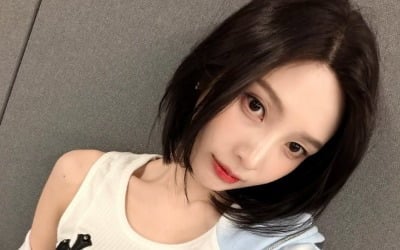 조이, 후드 살짝 내렸을 뿐인데…가녀린 어깨라인에 시선 집중