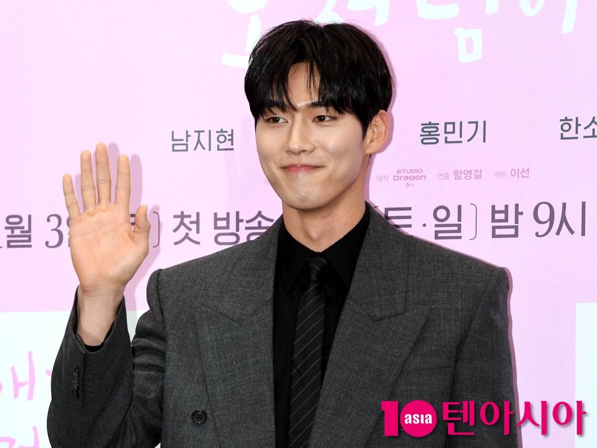 팔로워 약 2만 명을 보유한 인플루언서 A씨가 배우 홍민기를 향한 추가 폭로에 나섰다./사진=텐아시아DB