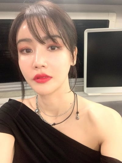 '47세' 황우슬혜, 레드립도 찰떡이야…클로즈업도 굴욕 하나 없어