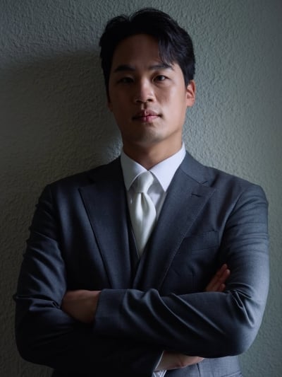 '나솔' 31기 상철, 오랜만에 수트 입고 근황 전했다…'영화 속 한 장면인 줄'