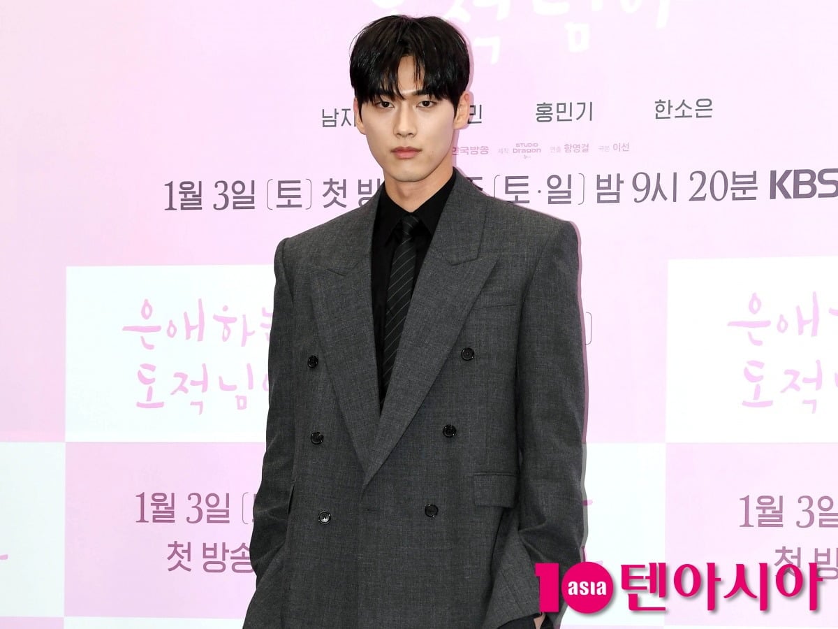 배우 홍민기(24)가 전 여자친구에게 임신중절수술을 종용했다는 추가 주장까지 나왔다./사진=텐아시아DB