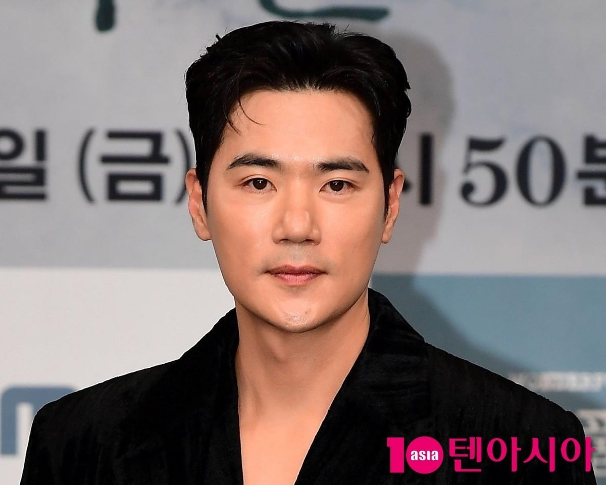 김강우가 사춘기 아들 육아의 고충을 털어놨다. / 사진=텐아시아DB