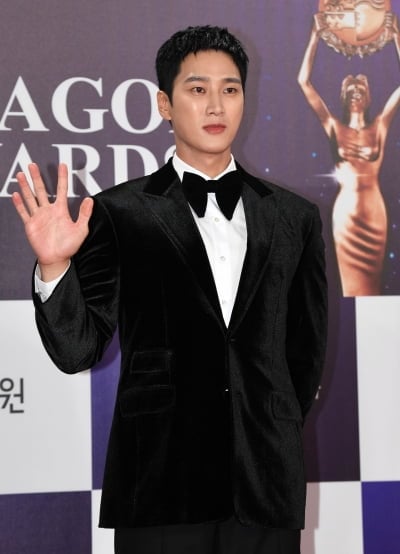 [공식] "모히또 가서 몰디브" 이병헌 자리, 안보현이 잇는다…'내부자들' 프리퀄 캐스팅 확정