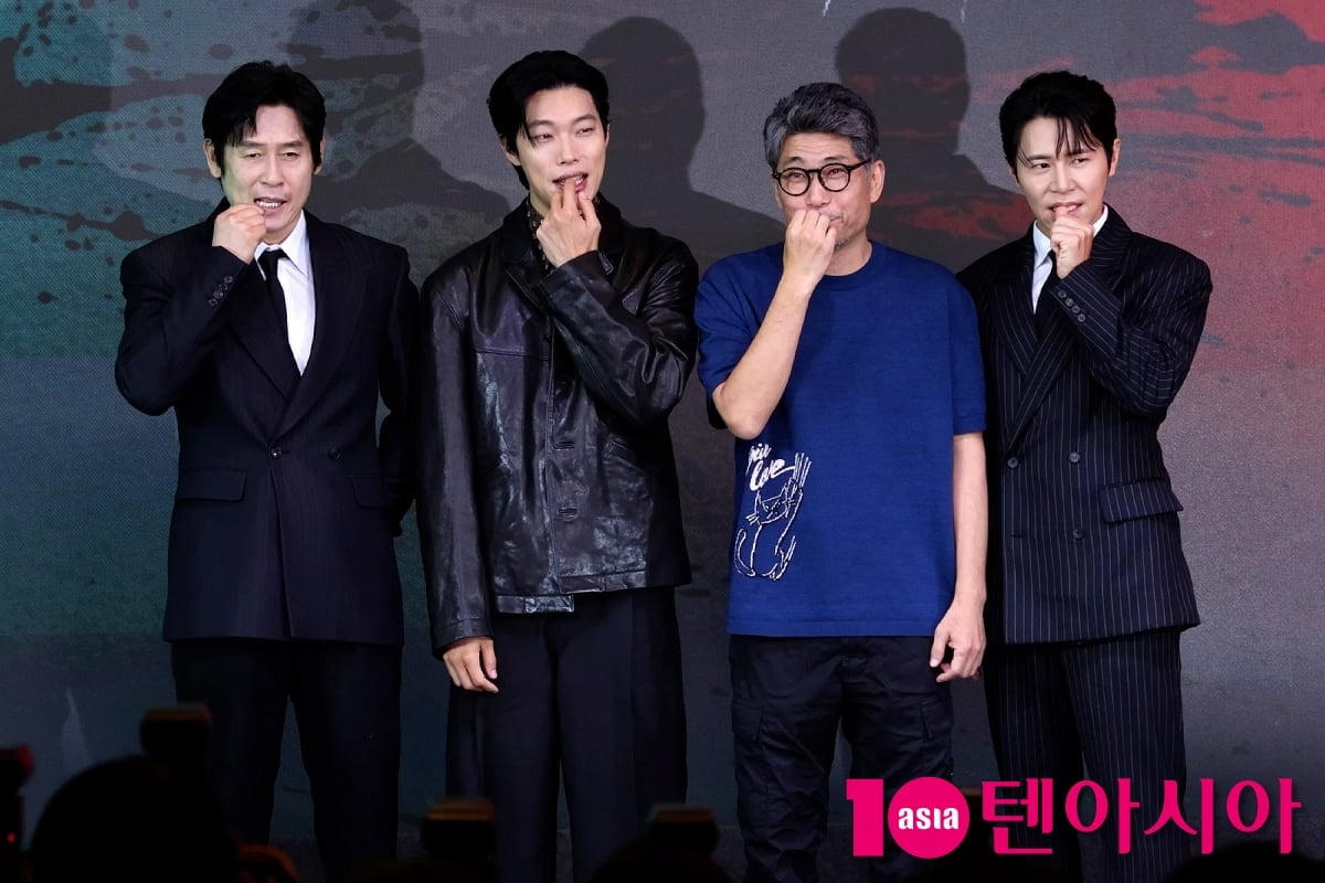 20일 오전 서울시 마포 호텔 나루 서울 엠갤러리에서 넷플릭스 시리즈 '들쥐'의 제작발표회가 열린 가운데 현장에는 배우 류준열, 설경구, 이규형과 연출을 맡은 김홍선 감독이 참석했다. / 사진=윤지인 기자 
