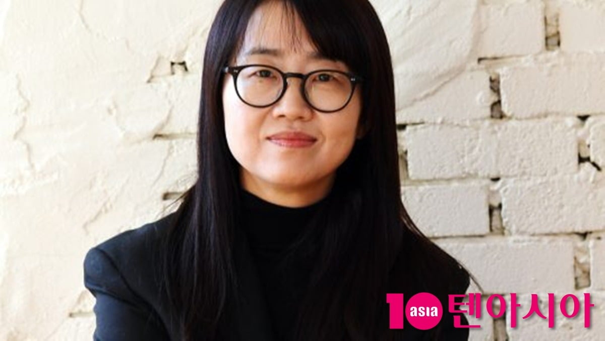 김은희 작가가 장항준 감독 데뷔를 위해 무릎을 꿇었던 사연이 공개된다. /사진=텐아시아DB