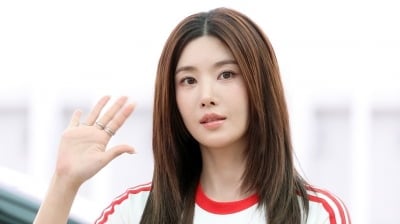 '서머 퀸' 권은비, 1년 4개월 만에 돌아온다…9월 컴백 예고