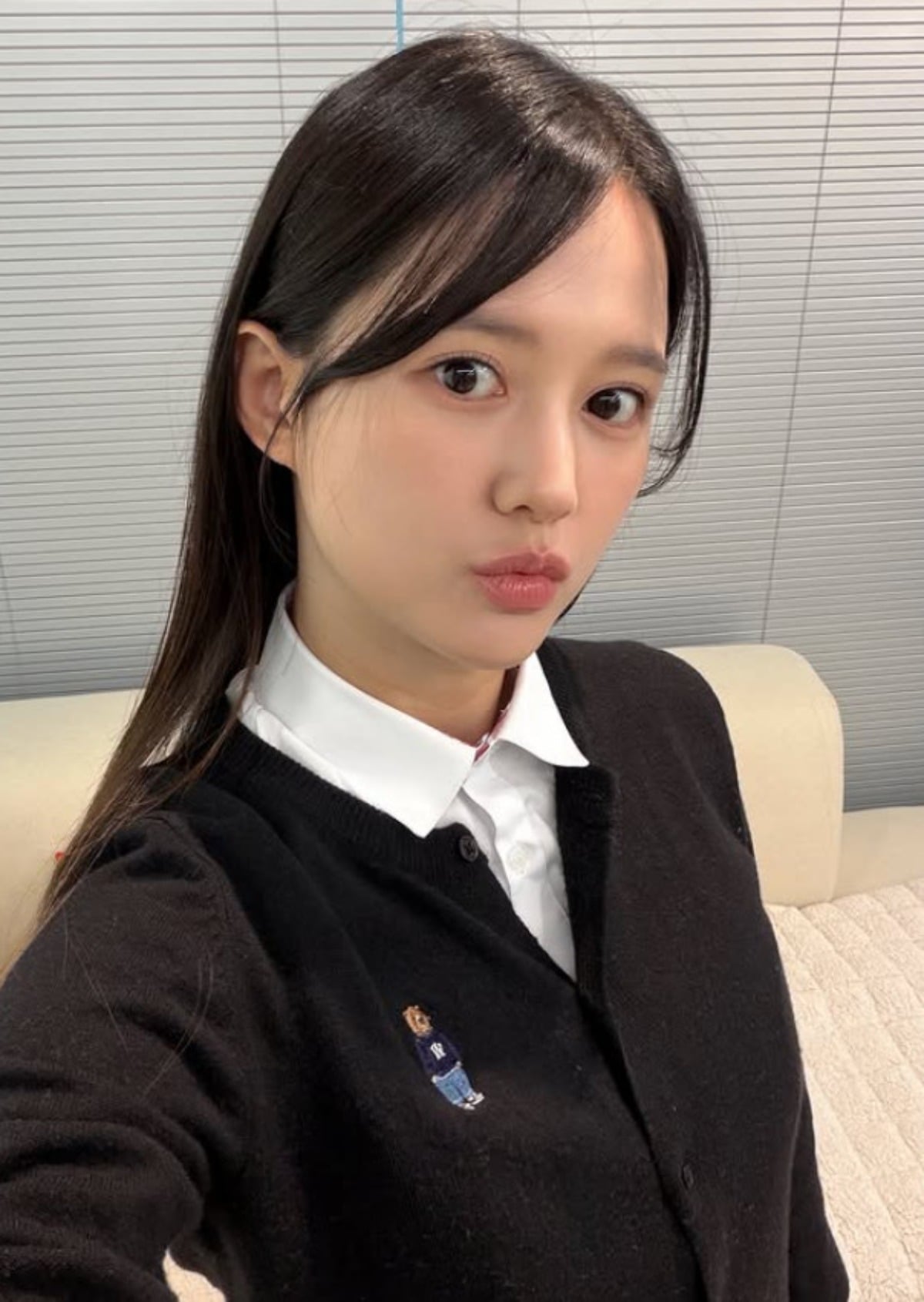 배우 남보라가 카메라를 응시하며 포즈를 취하고 있다. / 사진=남보라 SNS