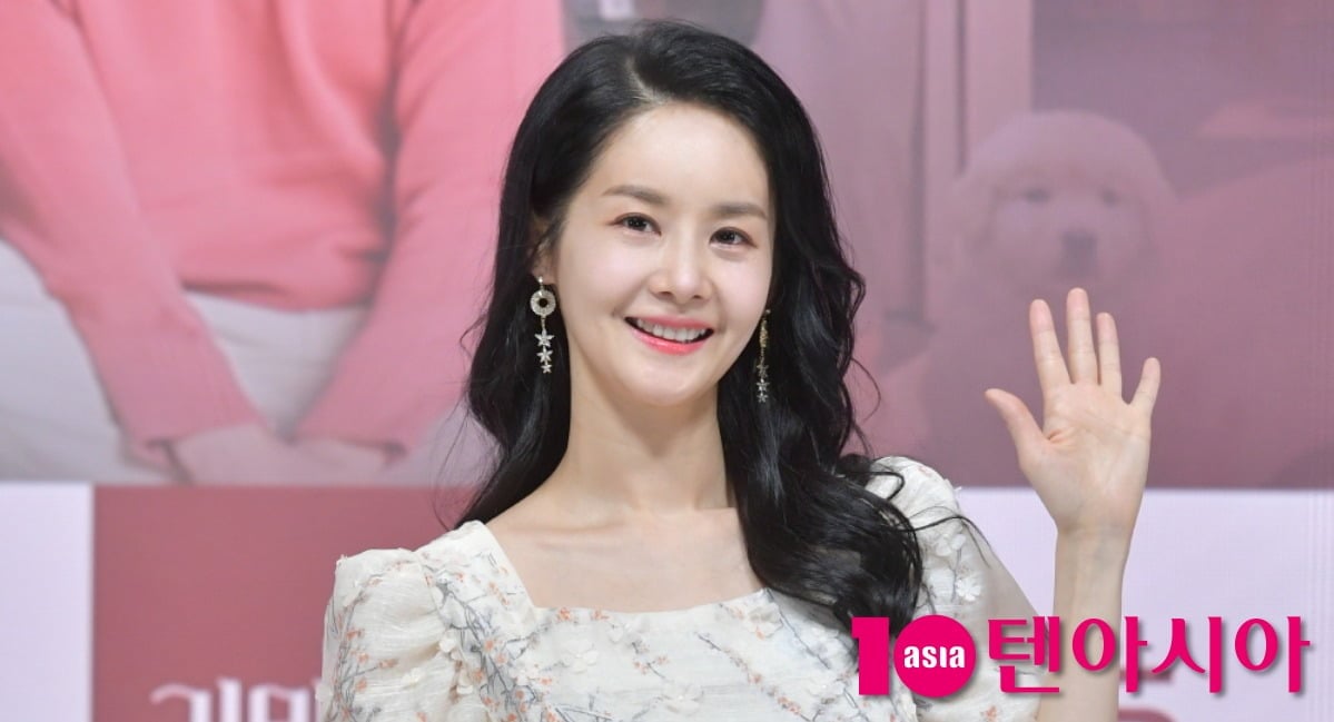 배우 김가연이 오랫동안 따라다닌 '친정 300억 재력설'에 대해 직접 입을 열었다.  / 사진=텐아시아 DB