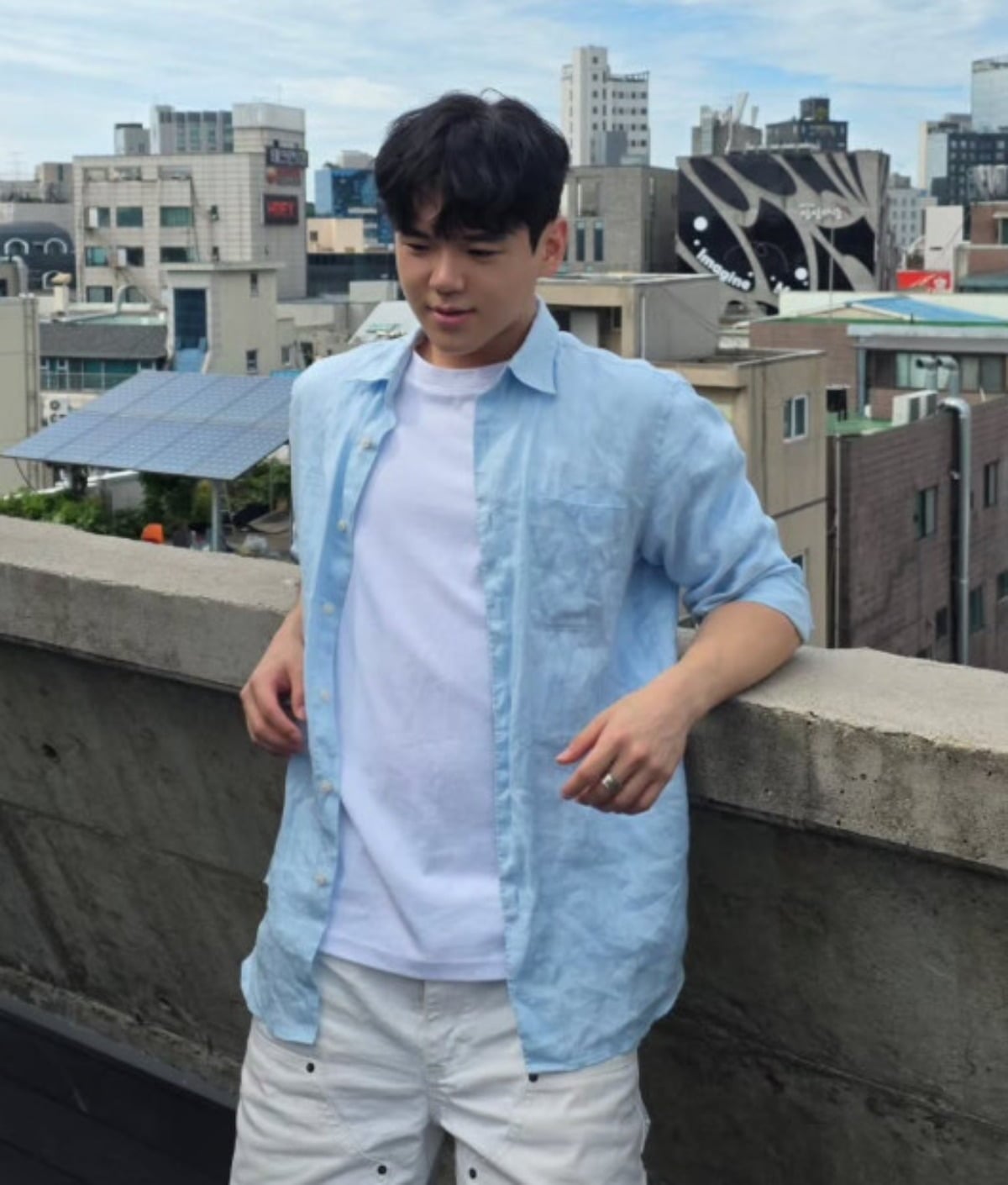 가수 윤민수의 아들이 편의점에서 음식 구매를 인증했다. / 사진=윤후 SNS
