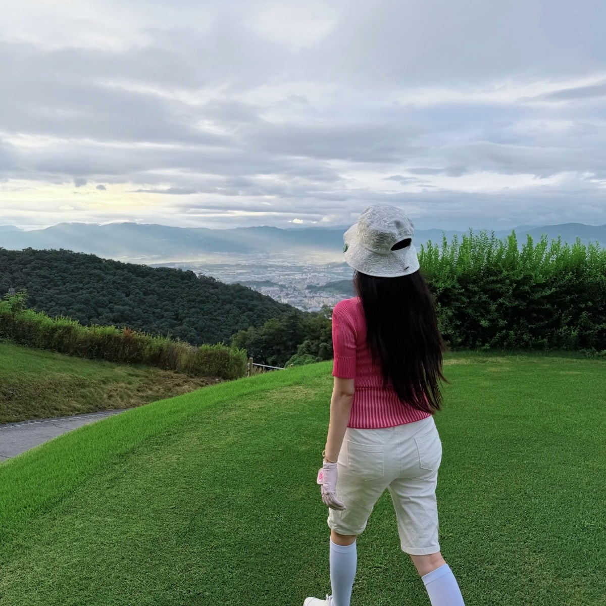 아야네가 D라인으로 눈길을 끌었다. / 사진=아야네 SNS