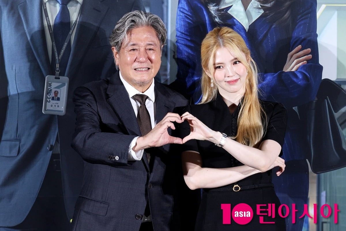 24일 오전 서울 용산구 CGV 용산아이파크몰에서 영화 '인턴'(감독 김도영) 제작보고회가 열렸다. 현장에는 배우 최민식, 한소희와 김도영 감독이 참석했다./ 사진=윤지인 기자